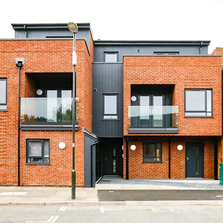 Hybrid Resi - Mitcham Close To Tooting And Wimbledon Eksteriør billede