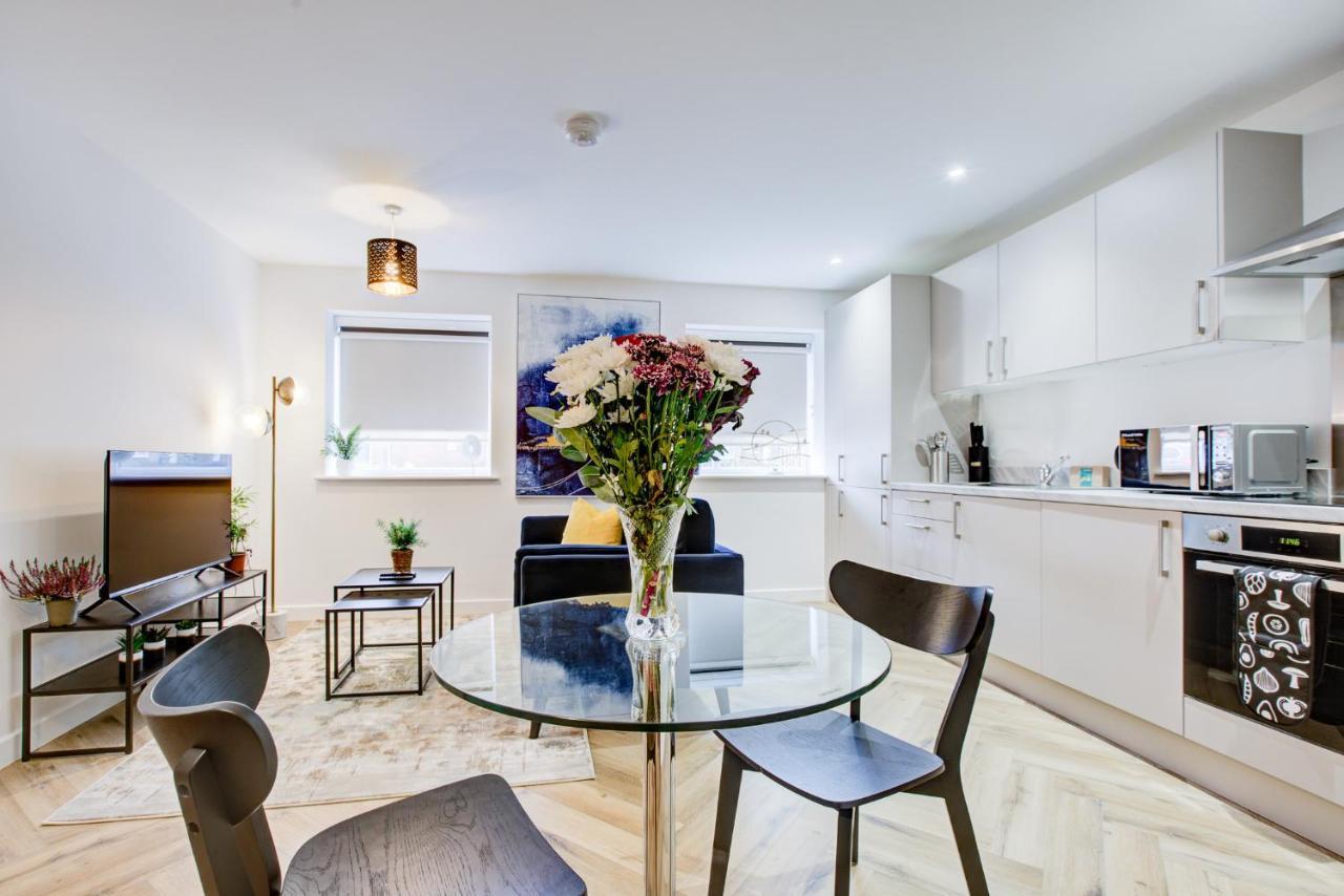 Hybrid Resi - Mitcham Close To Tooting And Wimbledon Eksteriør billede