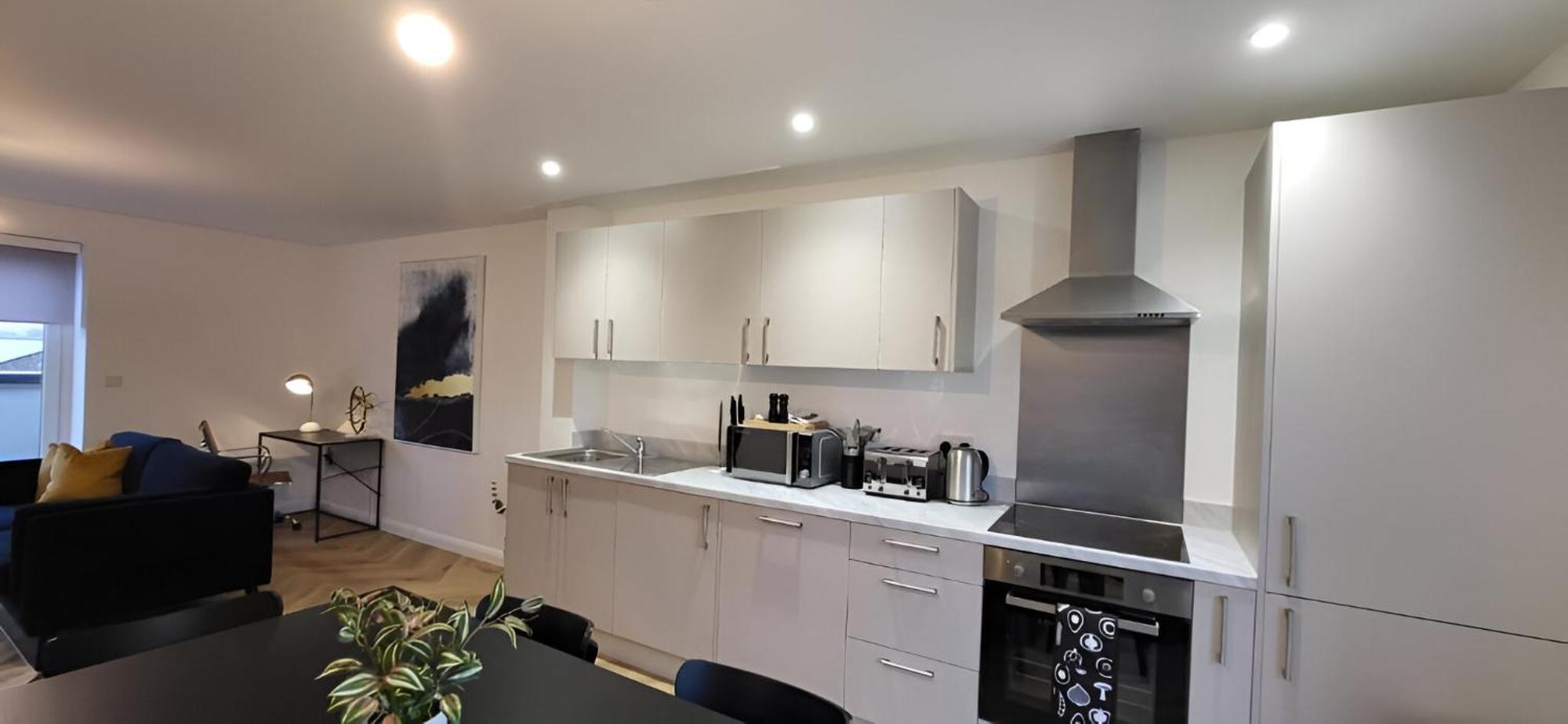 Hybrid Resi - Mitcham Close To Tooting And Wimbledon Eksteriør billede